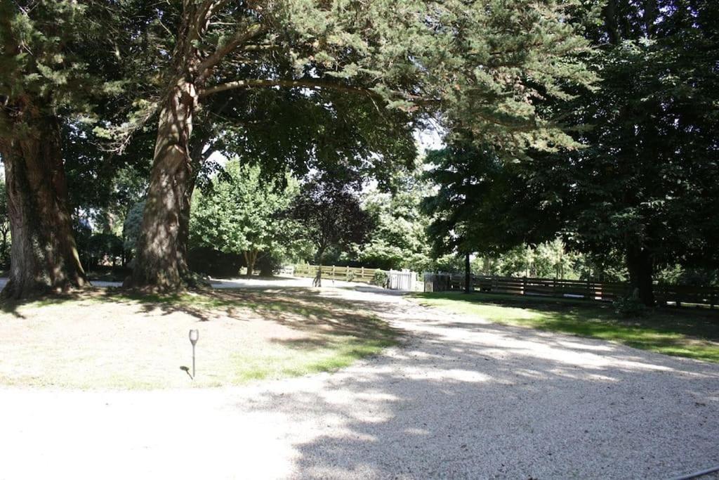 Ty Daou - Gites Du Vieux Tilleul Treglamus Bagian luar foto